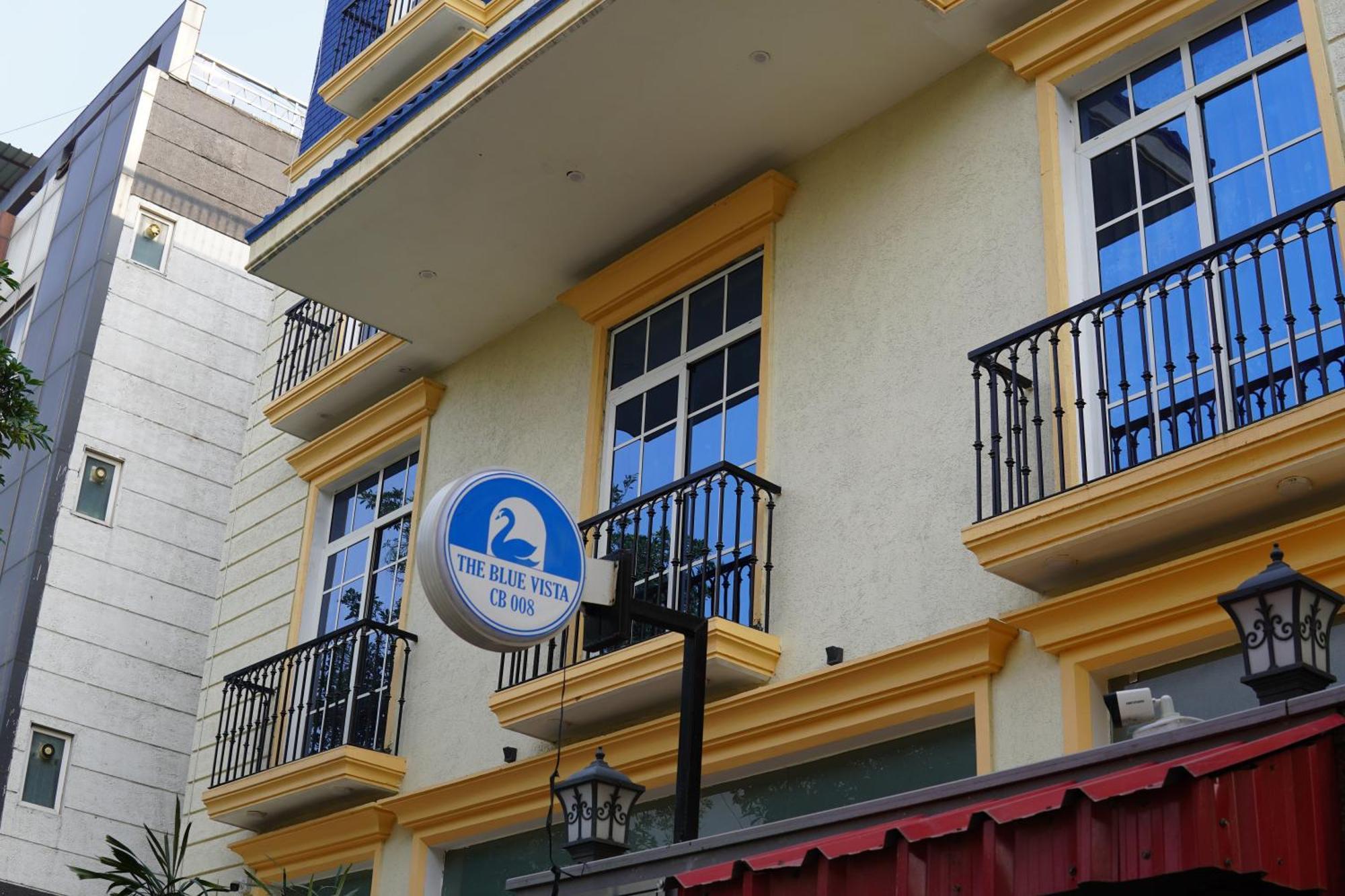 The Blue Vista Hotel Greater Noida Exterior photo